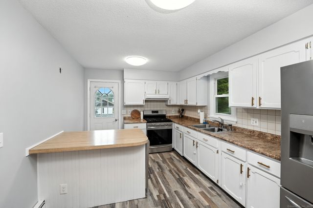 24 Gifford Lane, Bozrah, CT 06334