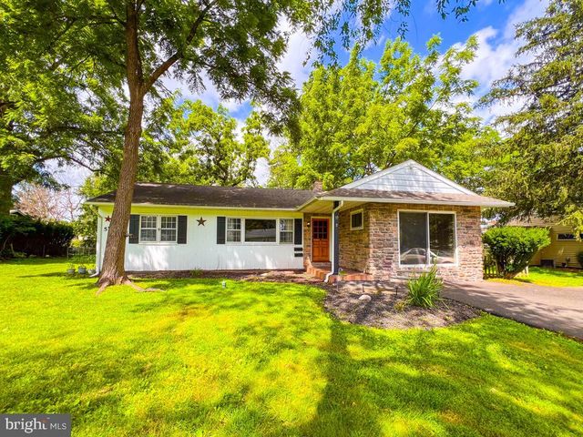55 FAIRWAY DR, Yardley, PA 19067