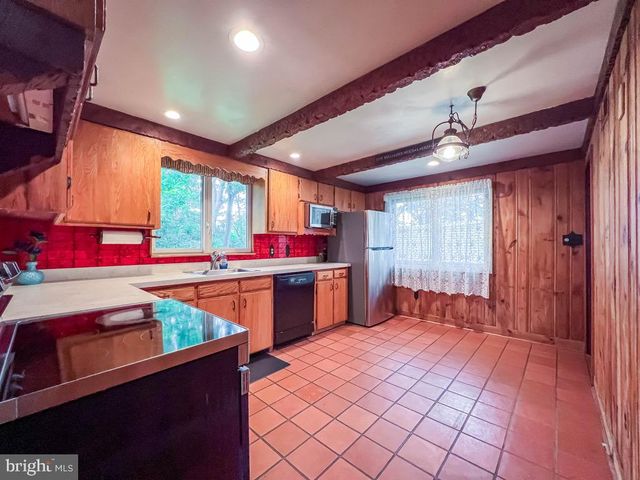 55 FAIRWAY DR, Yardley, PA 19067