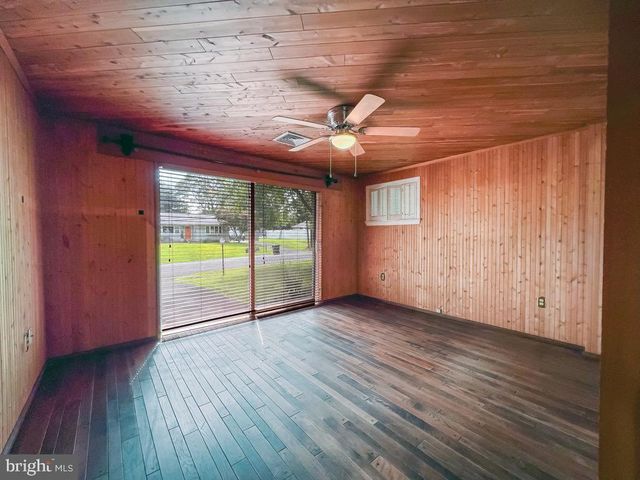 55 FAIRWAY DR, Yardley, PA 19067