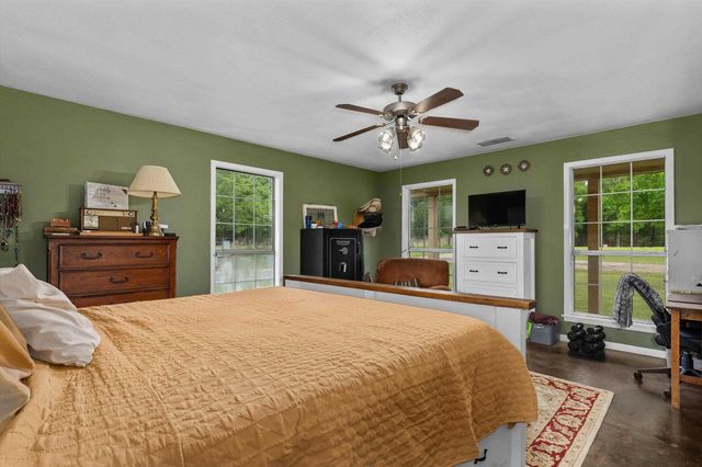 8550 New Hope Rd, Gilmer, TX 75645