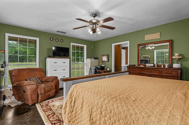 8550 New Hope Rd, Gilmer, TX 75645
