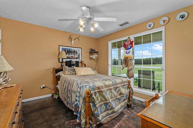 8550 New Hope Rd, Gilmer, TX 75645