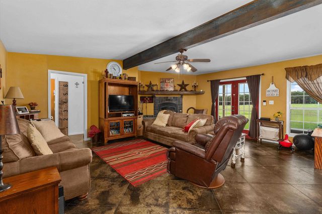 8550 New Hope Rd, Gilmer, TX 75645