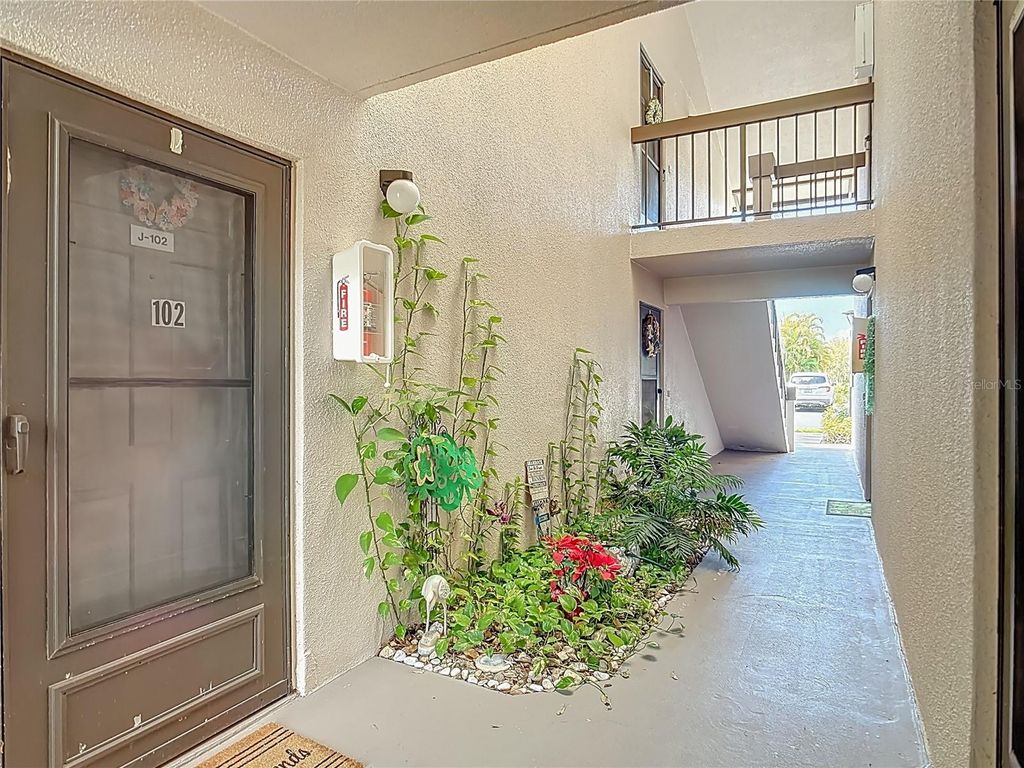 Image 2 of property listing at 1515 FORREST NELSON BOULEVARD J204, Port Charlotte, FL 33952