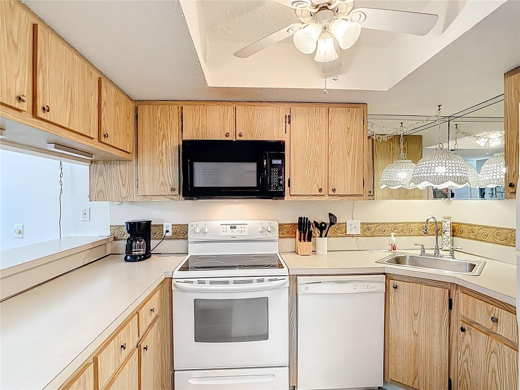 Image 12 of property listing at 1515 FORREST NELSON BOULEVARD J204, Port Charlotte, FL 33952