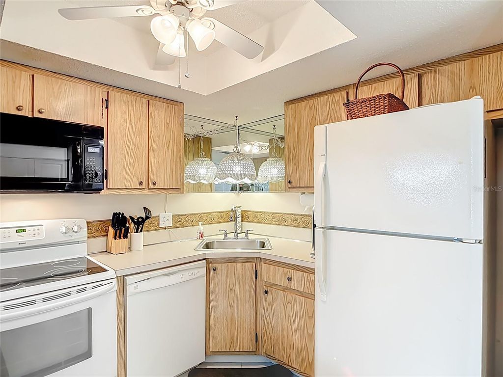 Image 13 of property listing at 1515 FORREST NELSON BOULEVARD J204, Port Charlotte, FL 33952