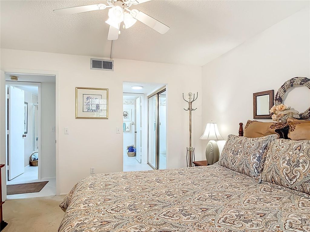 Image 18 of property listing at 1515 FORREST NELSON BOULEVARD J204, Port Charlotte, FL 33952