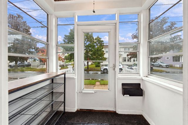 31 Lura St, Lowell, MA 01851
