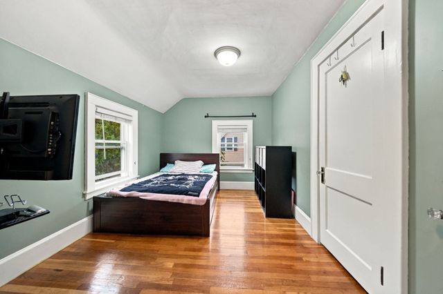 31 Lura St, Lowell, MA 01851