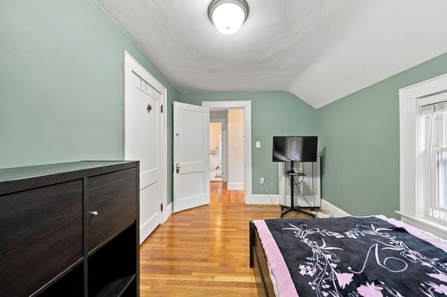 31 Lura St, Lowell, MA 01851