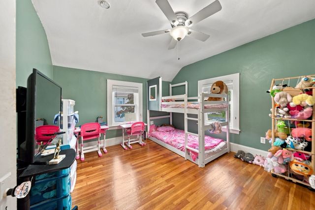 31 Lura St, Lowell, MA 01851