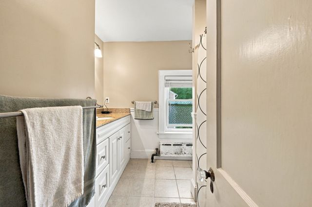 31 Lura St, Lowell, MA 01851