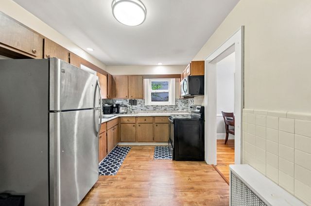 31 Lura St, Lowell, MA 01851