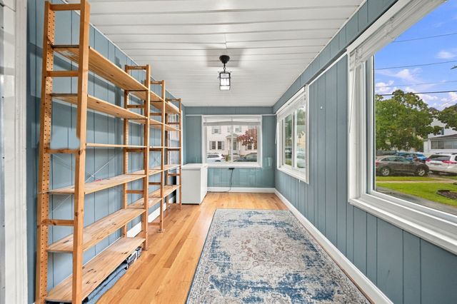 31 Lura St, Lowell, MA 01851