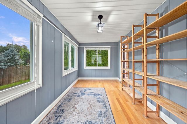 31 Lura St, Lowell, MA 01851