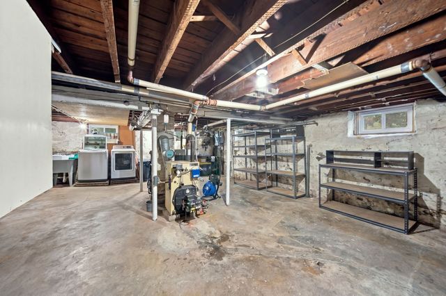 31 Lura St, Lowell, MA 01851