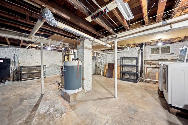 31 Lura St, Lowell, MA 01851