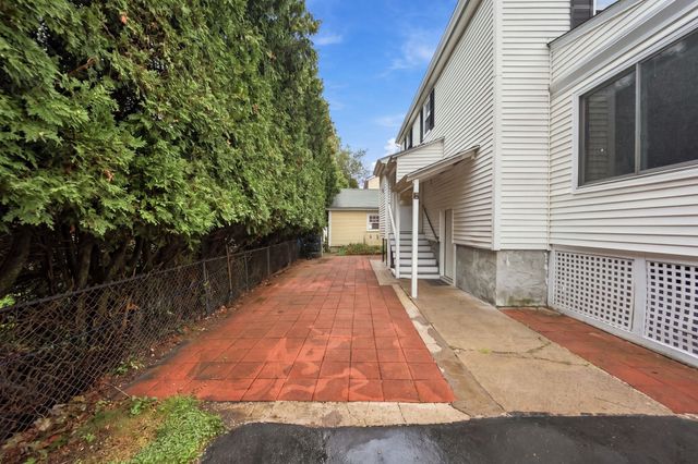 31 Lura St, Lowell, MA 01851