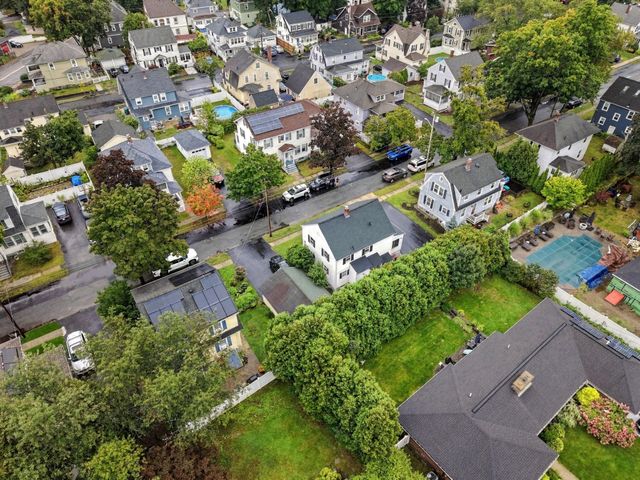 31 Lura St, Lowell, MA 01851