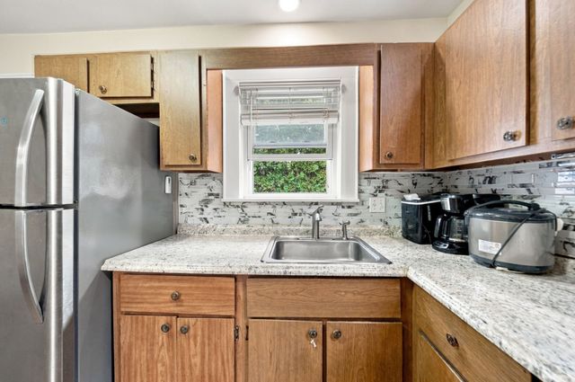 31 Lura St, Lowell, MA 01851