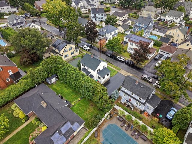 31 Lura St, Lowell, MA 01851