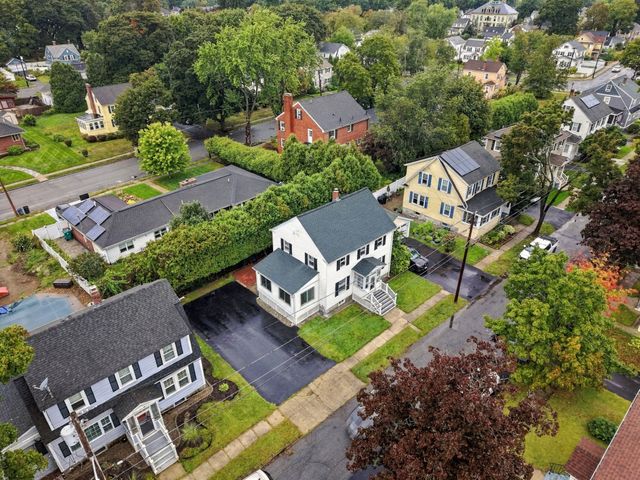31 Lura St, Lowell, MA 01851