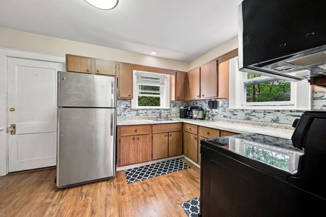 31 Lura St, Lowell, MA 01851
