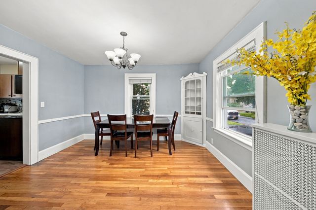 31 Lura St, Lowell, MA 01851
