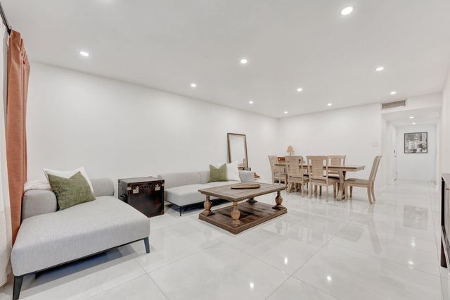 138 S Cypress Road 224, Pompano Beach, FL 33060