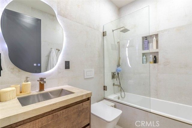 6849 Firmament Avenue, Van Nuys (los Angeles), CA 91406