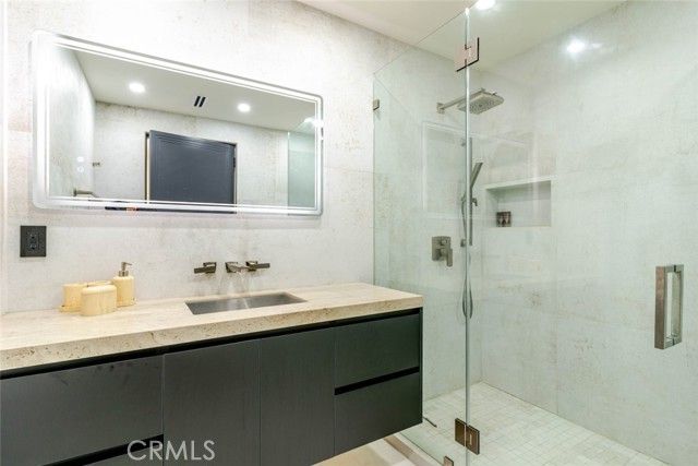 6849 Firmament Avenue, Van Nuys (los Angeles), CA 91406