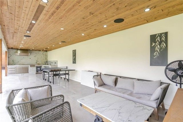 6849 Firmament Avenue, Van Nuys (los Angeles), CA 91406