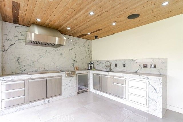 6849 Firmament Avenue, Van Nuys (los Angeles), CA 91406