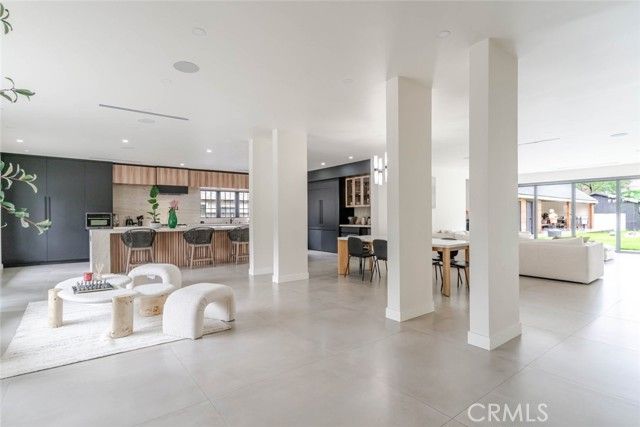 6849 Firmament Avenue, Van Nuys (los Angeles), CA 91406