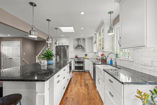 444 S Gibbons Avenue, Arlington Heights, IL 60004