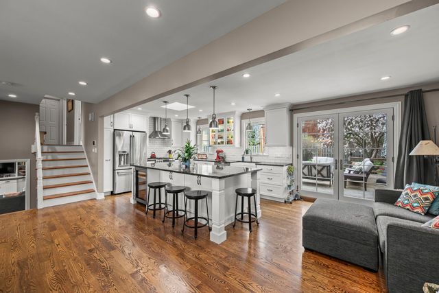 444 S Gibbons Avenue, Arlington Heights, IL 60004