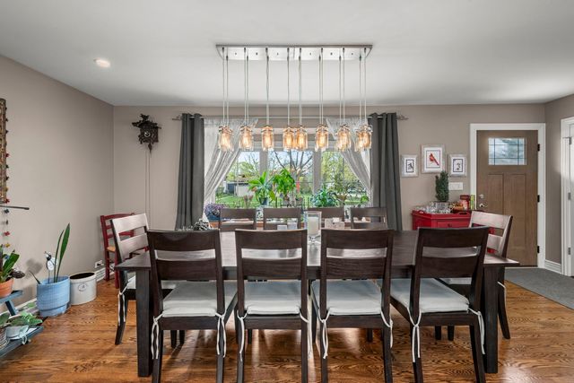 444 S Gibbons Avenue, Arlington Heights, IL 60004