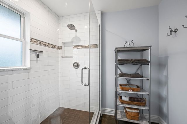 444 S Gibbons Avenue, Arlington Heights, IL 60004