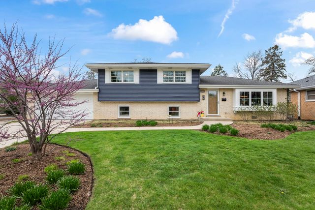 444 S Gibbons Avenue, Arlington Heights, IL 60004