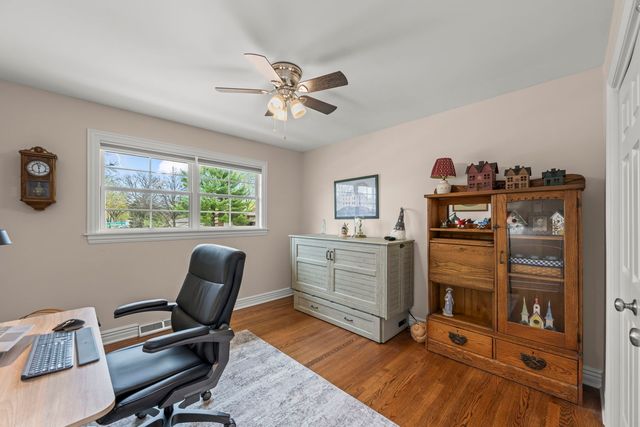 444 S Gibbons Avenue, Arlington Heights, IL 60004