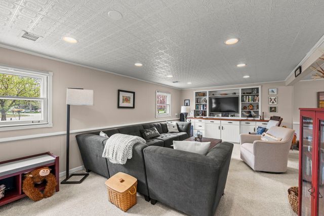 444 S Gibbons Avenue, Arlington Heights, IL 60004