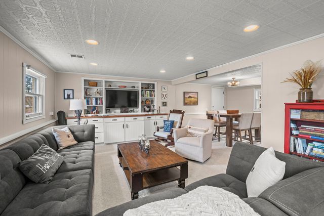 444 S Gibbons Avenue, Arlington Heights, IL 60004