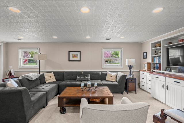 444 S Gibbons Avenue, Arlington Heights, IL 60004