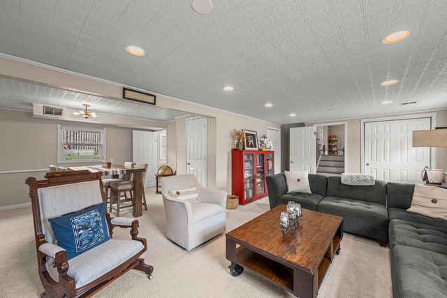 444 S Gibbons Avenue, Arlington Heights, IL 60004