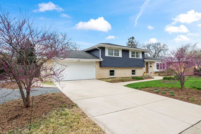 444 S Gibbons Avenue, Arlington Heights, IL 60004