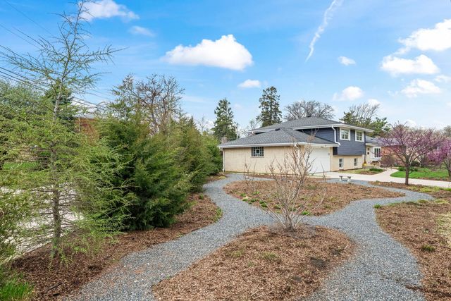 444 S Gibbons Avenue, Arlington Heights, IL 60004