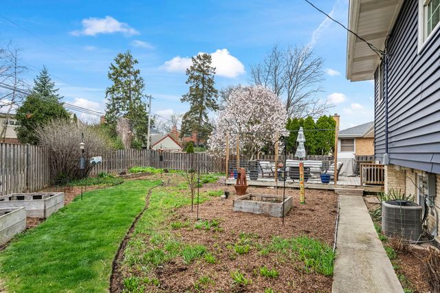 444 S Gibbons Avenue, Arlington Heights, IL 60004