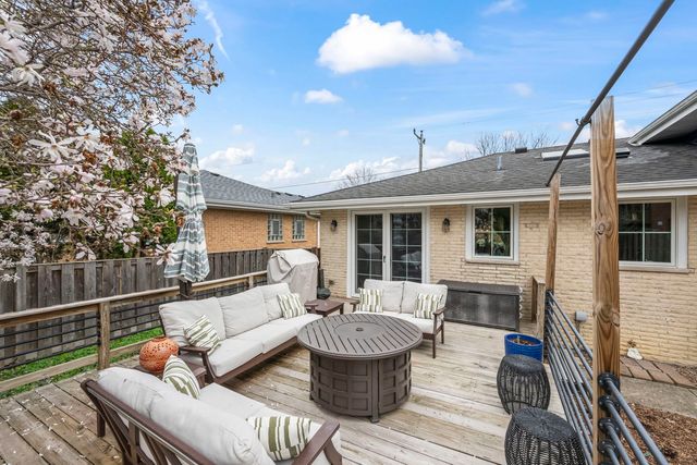 444 S Gibbons Avenue, Arlington Heights, IL 60004