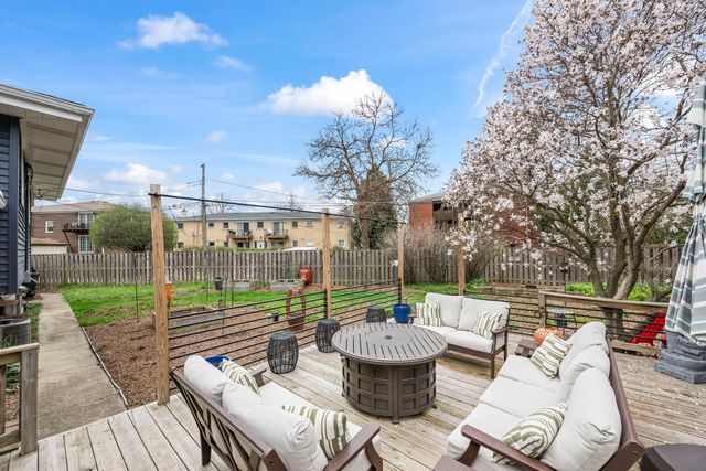 444 S Gibbons Avenue, Arlington Heights, IL 60004